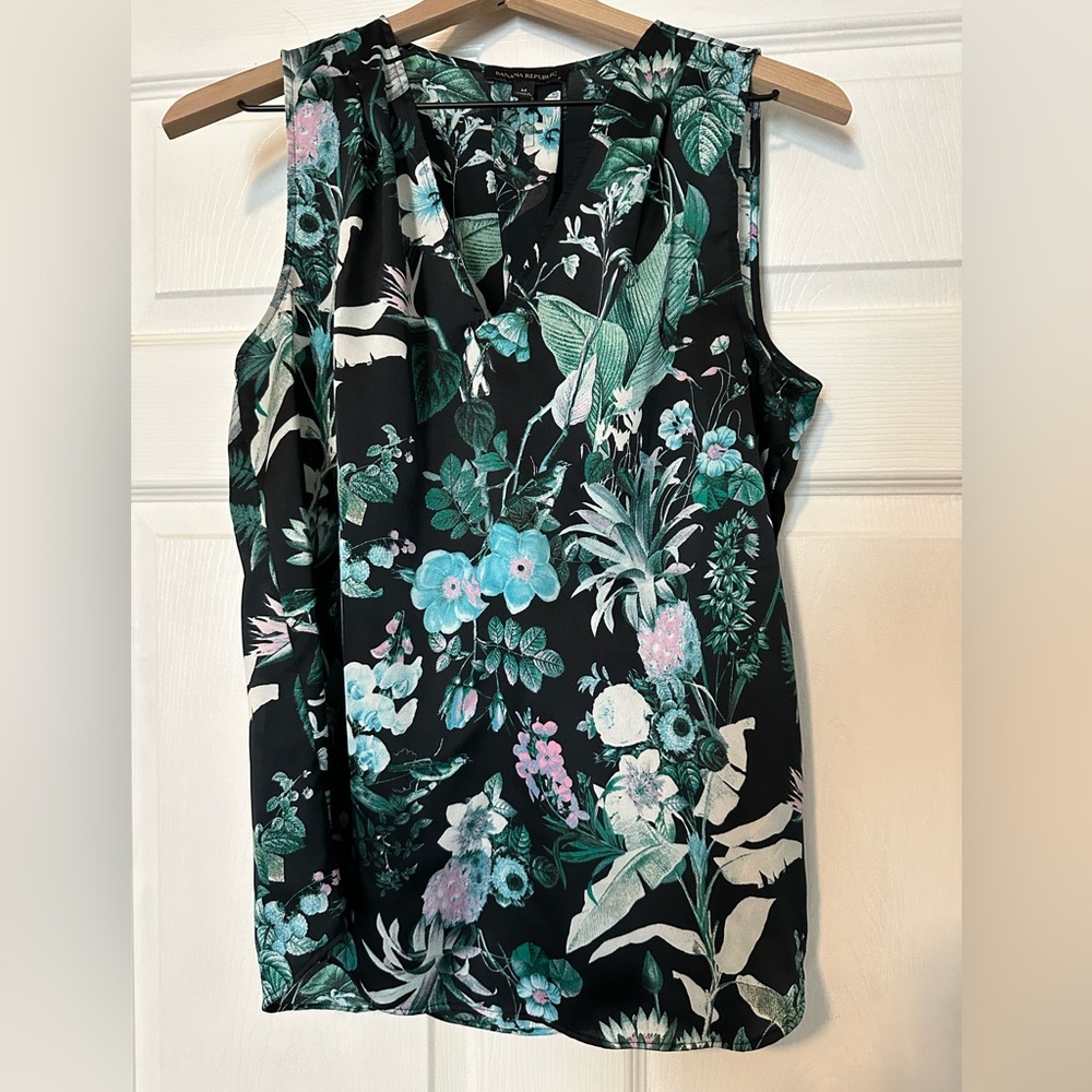 Banana Republic V Neck Tropical Satin Top